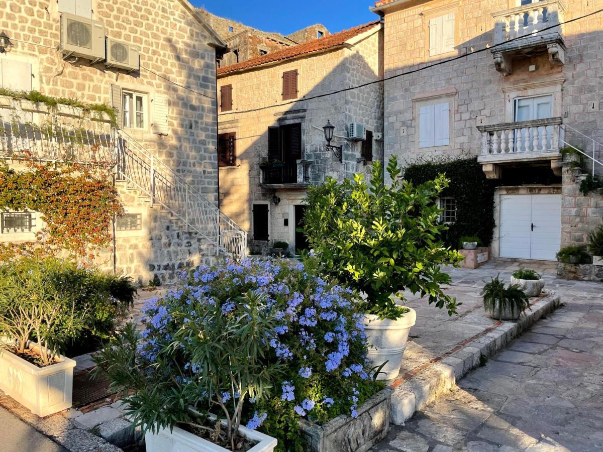 Apartment Stern Perast Bagian luar foto